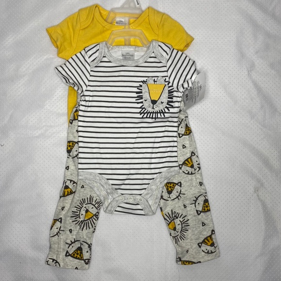 Little Beginnings NWT 3pc Loin Outfit Size 0-3mths - Picture 1 of 3
